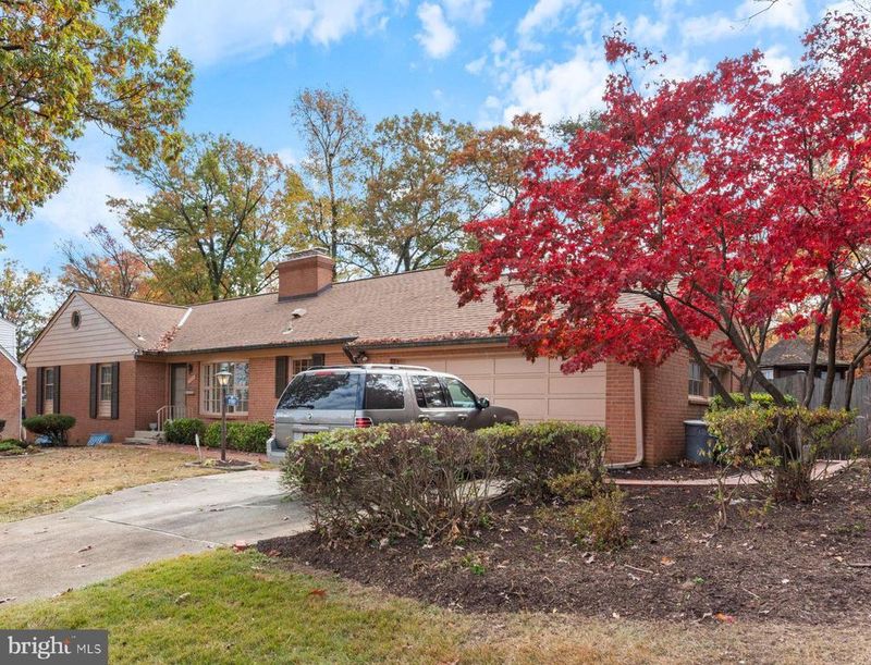 7107 Kempton Rd, Lanham, MD 20706