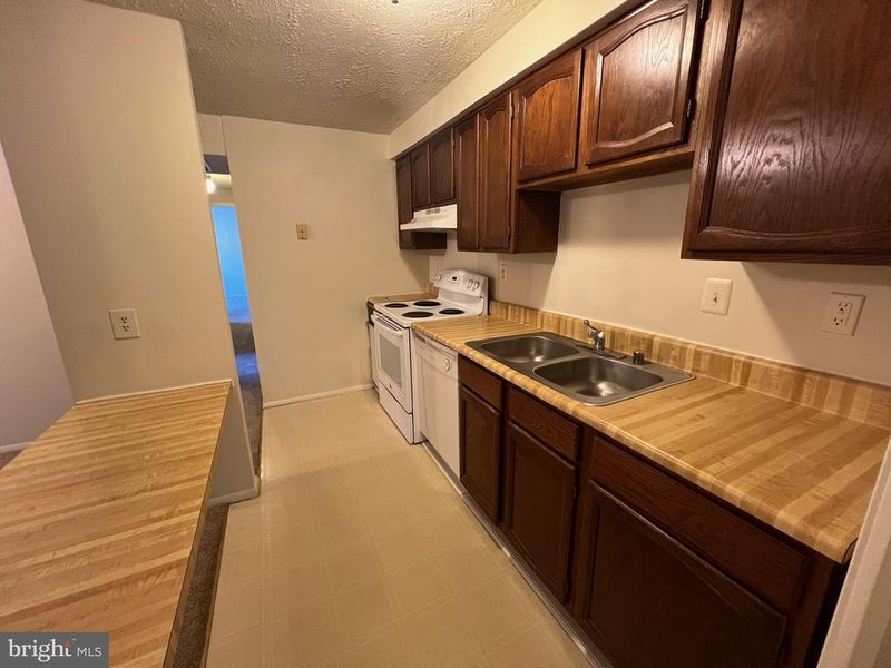 1001 Heather Ridge Dr #E, Frederick, MD 21702