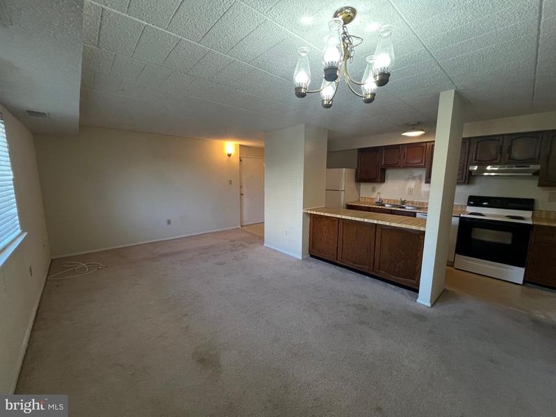 1001 Heather Ridge Dr #E, Frederick, MD 21702