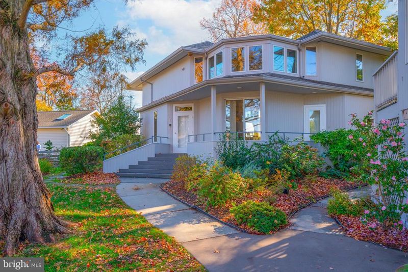 975 Bay Dr, Deale, MD 20751
