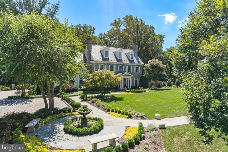 8115 Spring Hill Farm Dr, Mclean, VA 22102