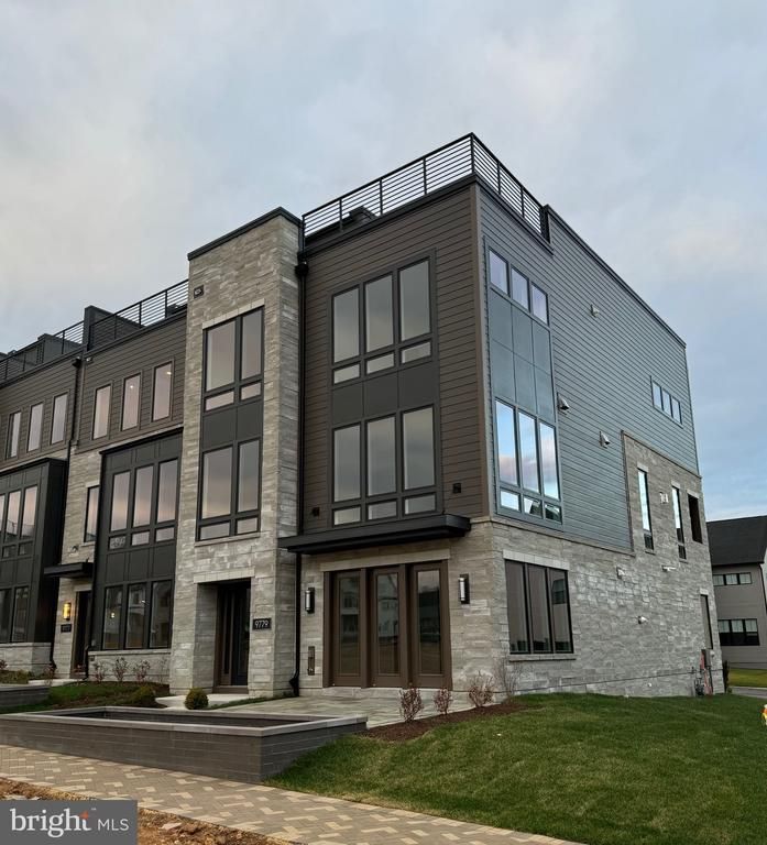 9779 Azure Al, Bethesda, MD 20817