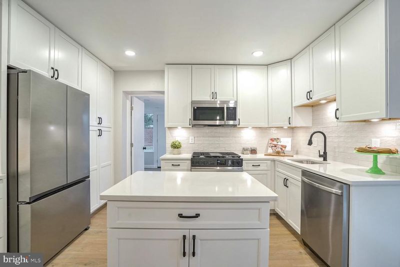 7209 Greenville Pl, Springfield, VA 22150
