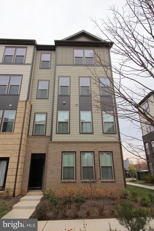45942 Raven Ter, Sterling, VA 20165