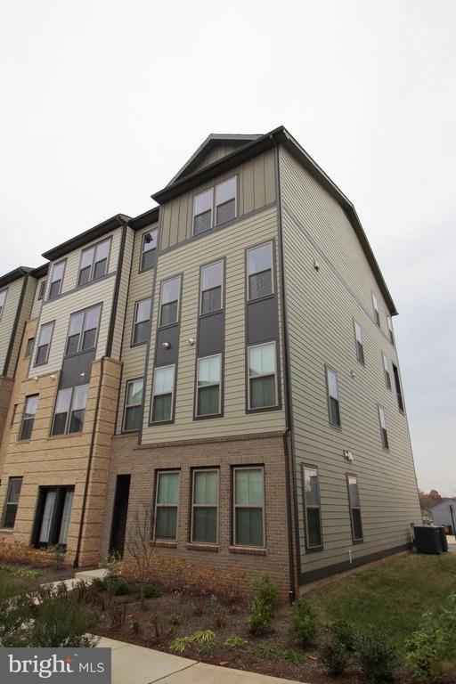 45942 Raven Ter, Sterling, VA 20165