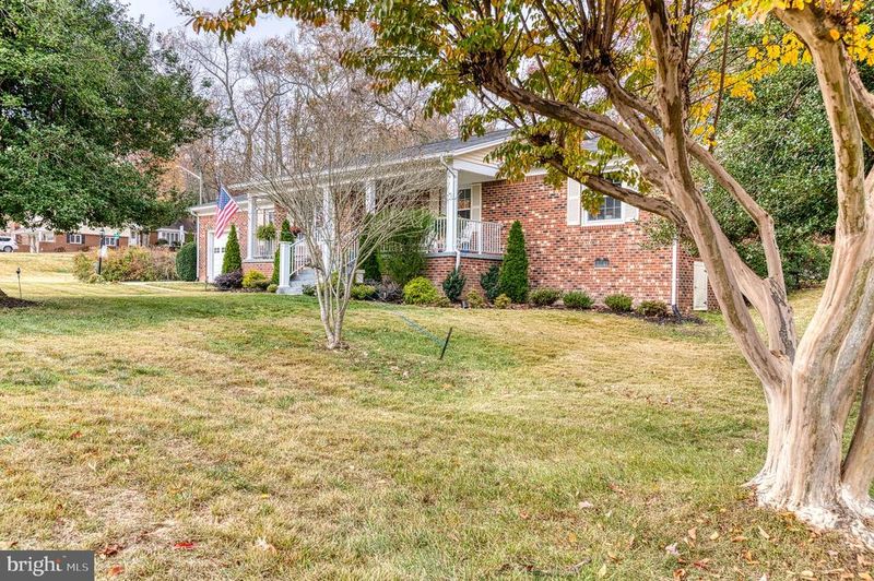 18498 Running Pine Ct, Triangle, VA 22172