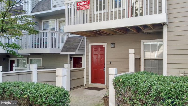 5715 Chapman Mill Dr #310, North Bethesda, MD 20852