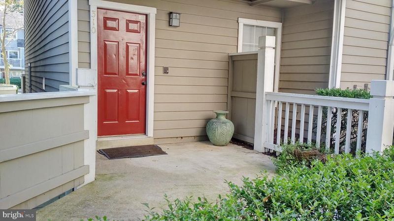 5715 Chapman Mill Dr #310, North Bethesda, MD 20852