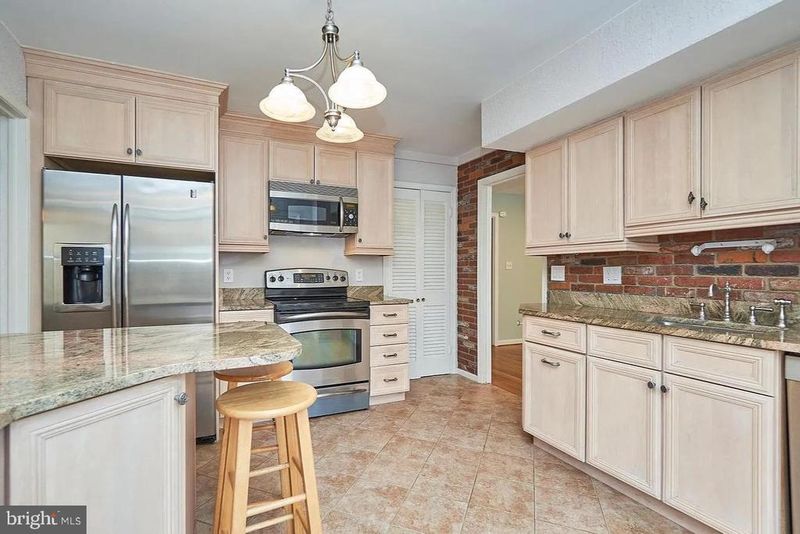 11312 Myrtle Ln, Reston, VA 20191