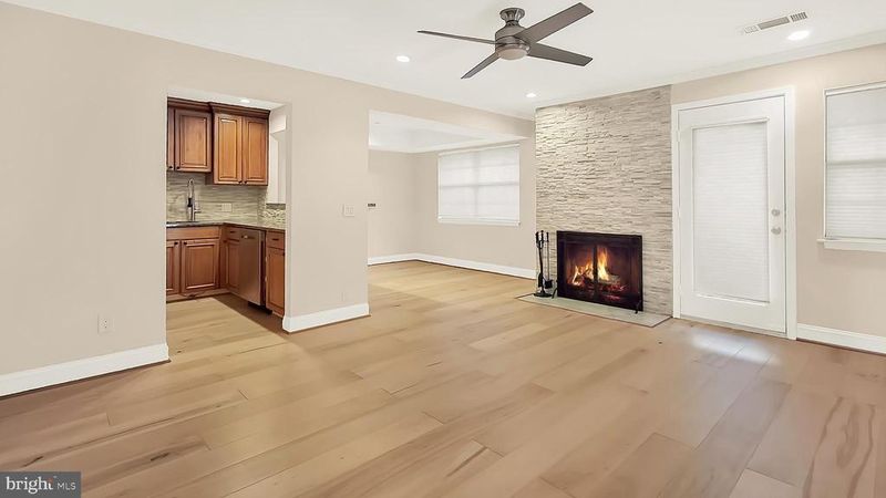 5715 Chapman Mill Dr #310, North Bethesda, MD 20852
