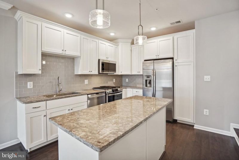 23255 Milltown Knoll Sq #110, Ashburn, VA 20148