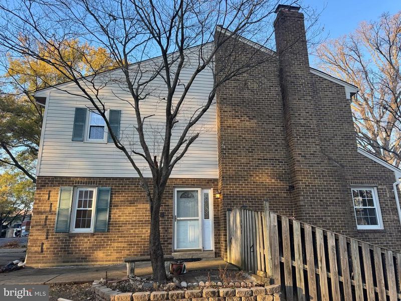 1008 Moorefield Creek Rd SW, Vienna, VA 22180