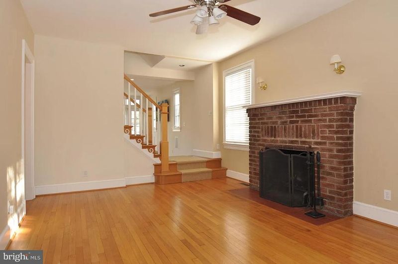 4607 Asbury Pl NW, Washington, DC 20016