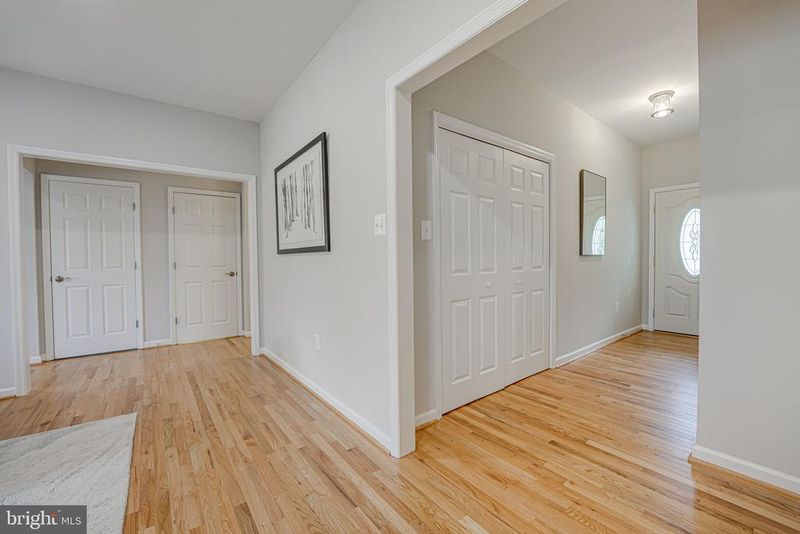 132 Lakeland Dr, Sterling, VA 20164