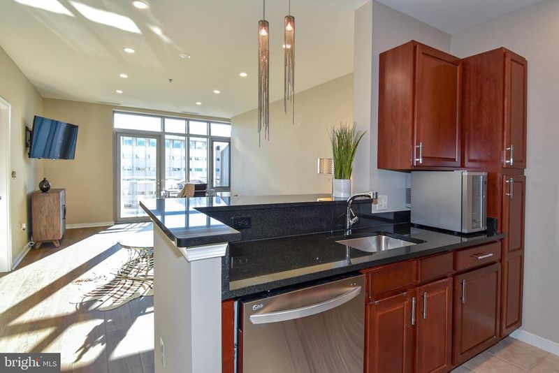 6506 America Blvd #807, Hyattsville, MD 20782