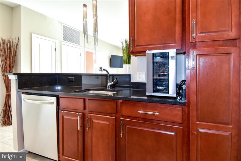 6506 America Blvd #807, Hyattsville, MD 20782