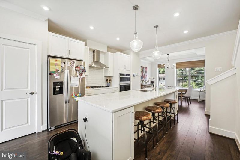 2244 S Glebe Rd, Arlington, VA 22206