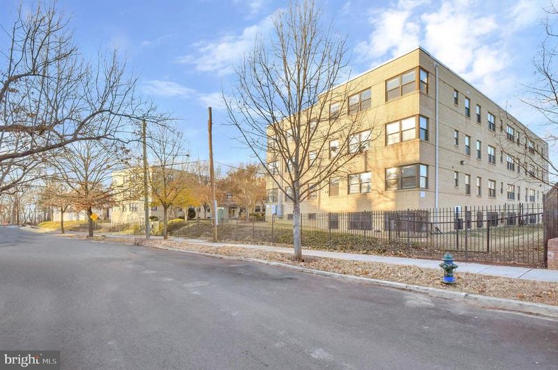 212 Oakwood St SE #B5, Washington, DC 20032