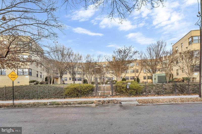 212 Oakwood St SE #B5, Washington, DC 20032