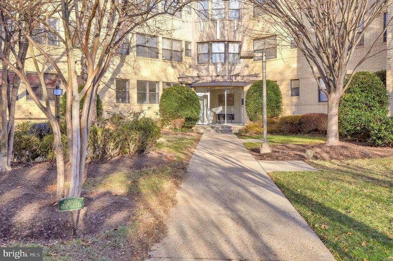 212 Oakwood St SE #B5, Washington, DC 20032