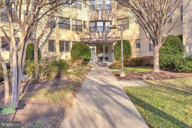 212 Oakwood St SE #B5, Washington, DC 20032