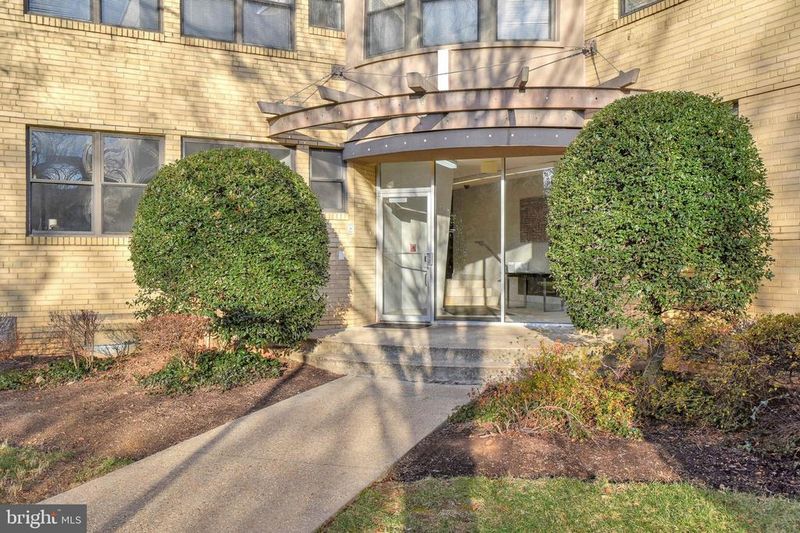 212 Oakwood St SE #B5, Washington, DC 20032