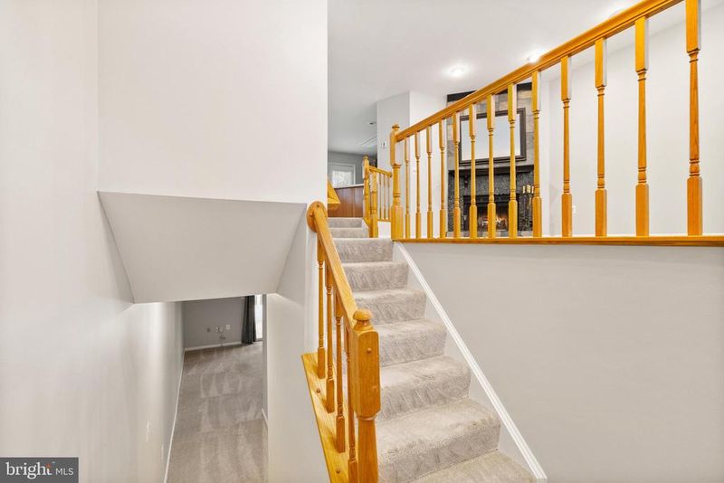 5630 Gresham Ln, Centreville, VA 20120