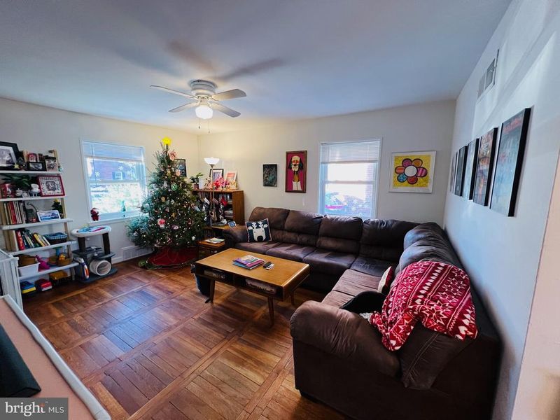 909 S Irving St, Arlington, VA 22204
