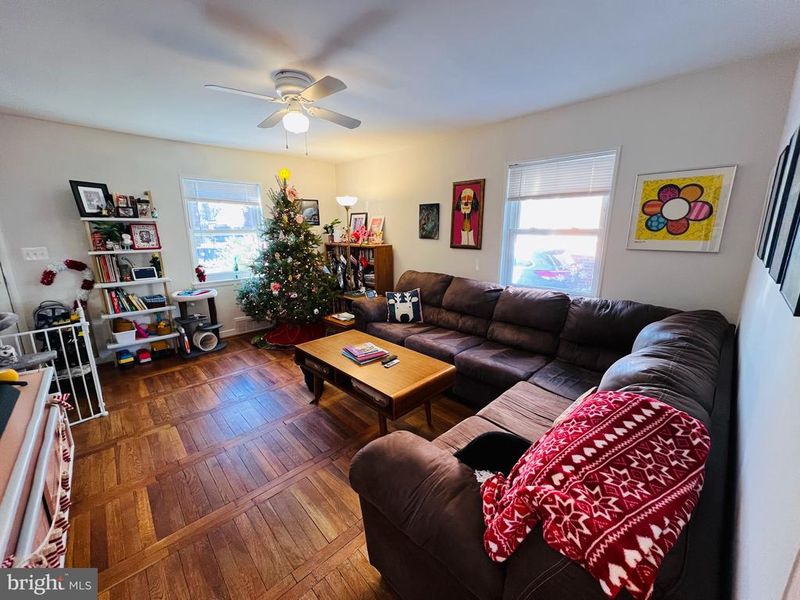 909 S Irving St, Arlington, VA 22204
