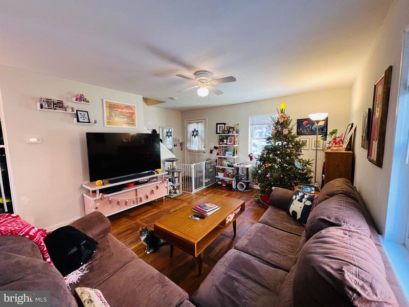 909 S Irving St, Arlington, VA 22204