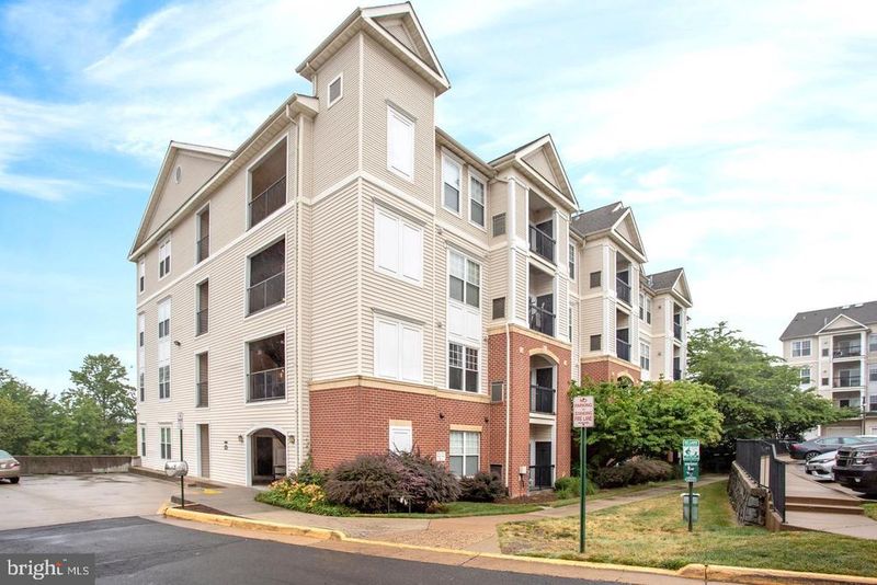 11326 Aristotle Dr #4-202, Fairfax, VA 22030