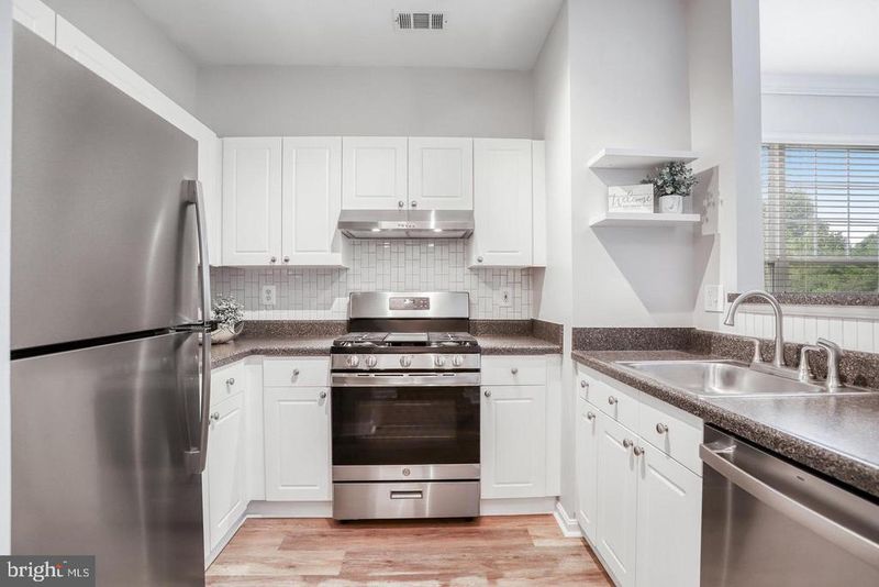 11326 Aristotle Dr #4-202, Fairfax, VA 22030
