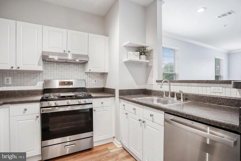11326 Aristotle Dr #4-202, Fairfax, VA 22030