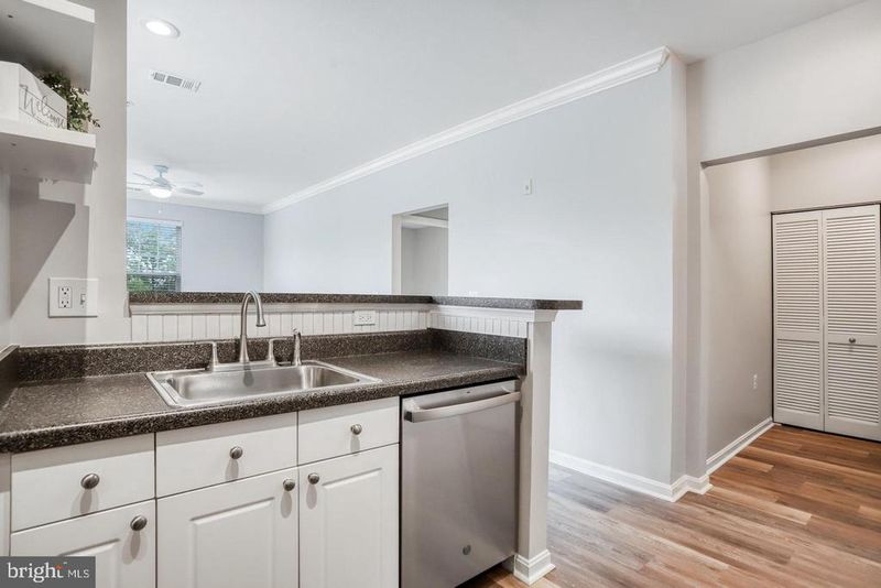 11326 Aristotle Dr #4-202, Fairfax, VA 22030