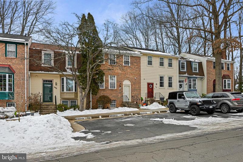 5757 Walnut Wood Ln, Burke, VA 22015