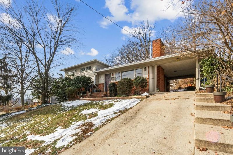 2924 S Grant St, Arlington, VA 22202