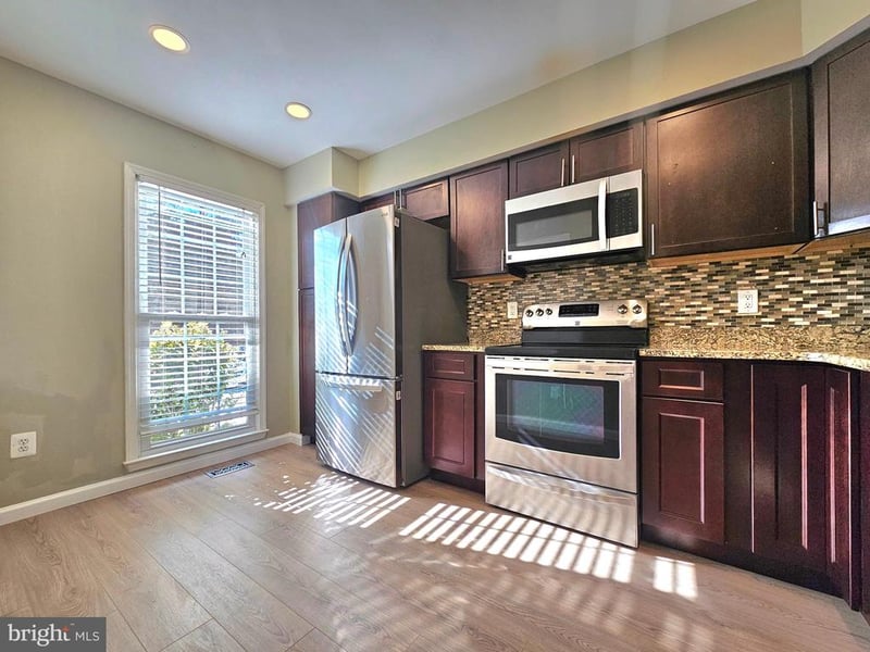 7664 Northern Oaks Ct, Springfield, VA 22153