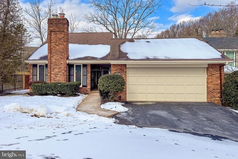 2804 Oakton Manor Ct, Oakton, VA 22124