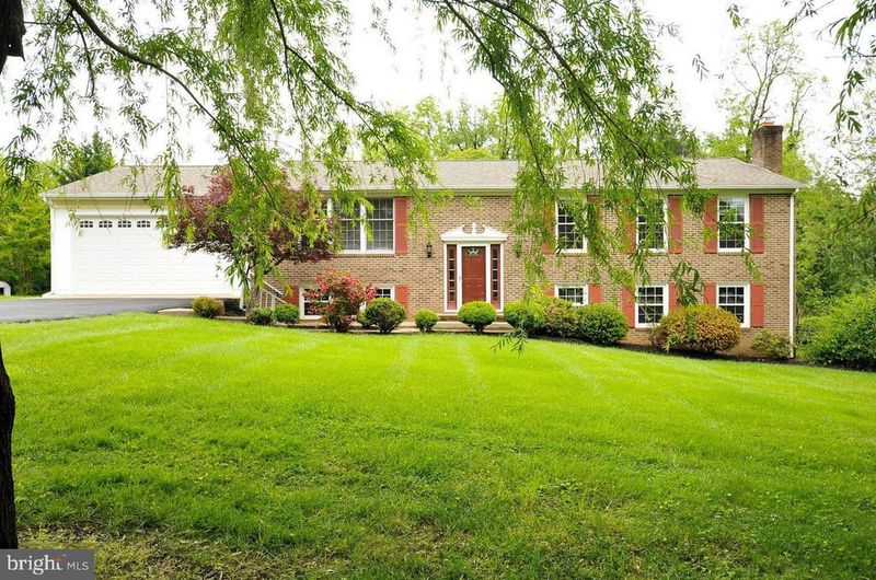 10506 Oak Pl, Fairfax, VA 22030