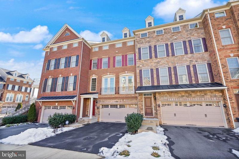 42647 Lancaster Ridge Ter, Chantilly, VA 20152