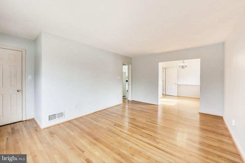 9821 E Light Dr, Silver Spring, MD 20903