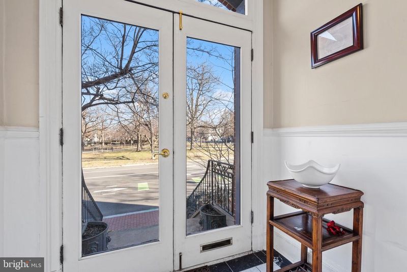 226 4th St NE, Washington, DC 20002