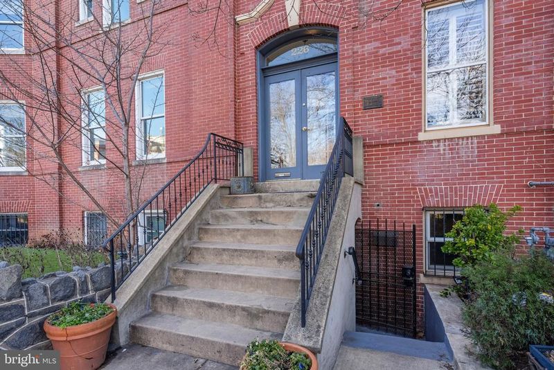 226 4th St NE, Washington, DC 20002