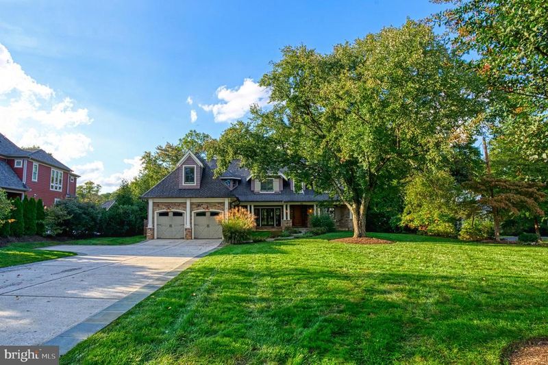 504 Druid Hill Rd NE, Vienna, VA 22180