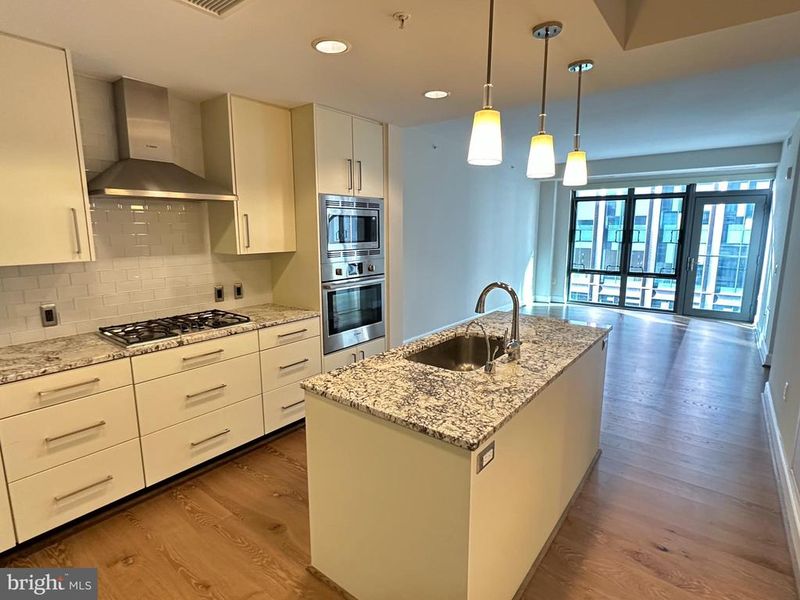 7171 Woodmont Ave #606, Bethesda, MD 20815