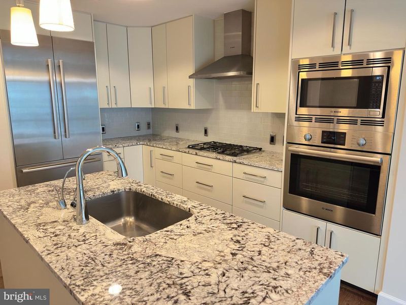 7171 Woodmont Ave #606, Bethesda, MD 20815