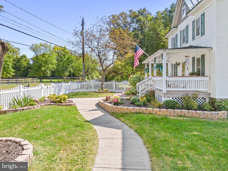 39335 E Colonial Hw E, Hamilton, VA 20158