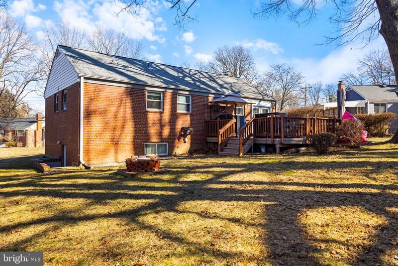 7011 Murray Ln, Annandale, VA 22003