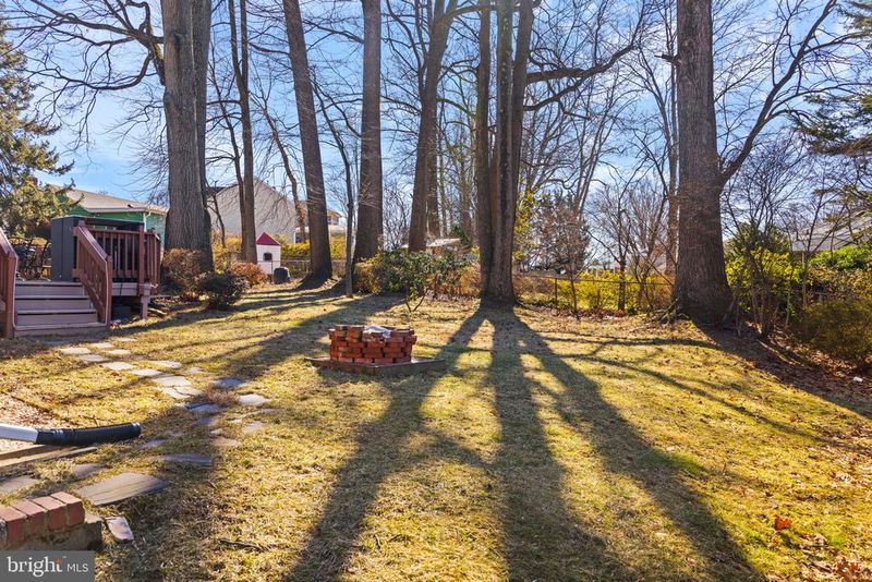 7011 Murray Ln, Annandale, VA 22003