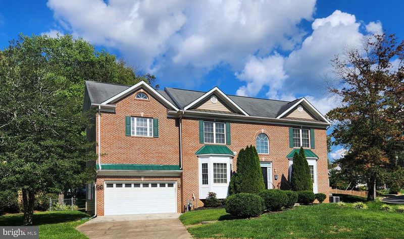 610 Meadow Ln SW, Vienna, VA 22180